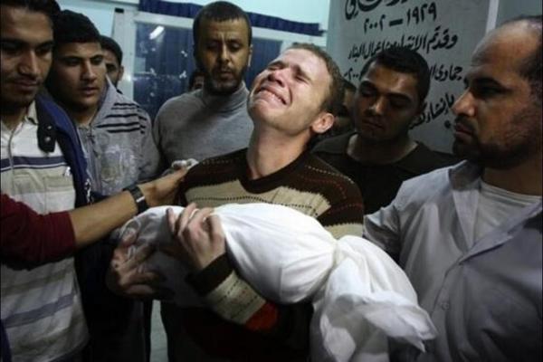 مقتل 17 فلسطينيا بينهم 12 امرأة وطفلا في قصف إسرائيلي لمنازل في قطاع غزة فجر الثلاثاء
