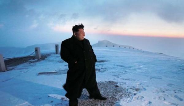 زعيم كوريا الشمالية يتسلق أعلى قمة جبل فى بلاده