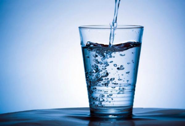 طبيب فرنسي: المياه أفضل علاج طبيعي 100%.. ويخفف العديد من الألام في الشتاء