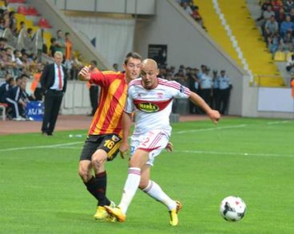 المغربي شحشوح يسجل هدفه الـ14 و ينفرد بصدارة هدافي الدوري التركي