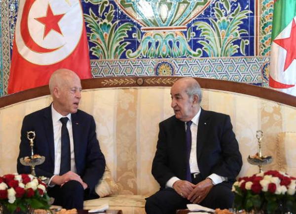 صحيفة جزائرية تزعم انعقاد اجتماع بإسرائيل ضم المغرب وفرنسا لـ"زعزعة" استقرار الجزائر وتونس