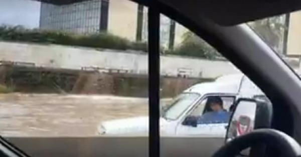 ارتفاع منسوب المياه يعرقل حركة السير بمدخل الدار البيضاء