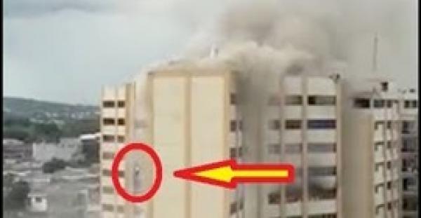 بالفيديو.. رجل ينجو بأعجوبة من حريق بالقفز من مبنى شاهق
