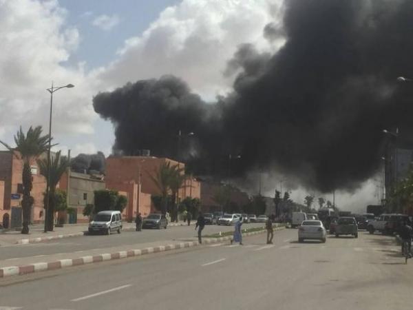 عاجل .. حريق مهول داخل ملعب بمدينة العيون (صور)