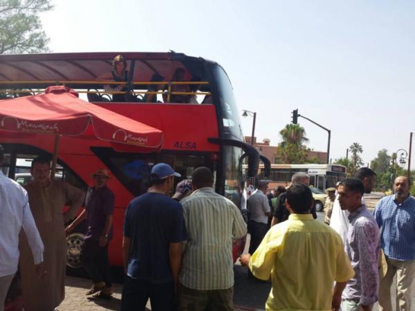 "الكواتشية" يحاصرون حافلات "مراكش تور" بعد انتهاء عقدتها