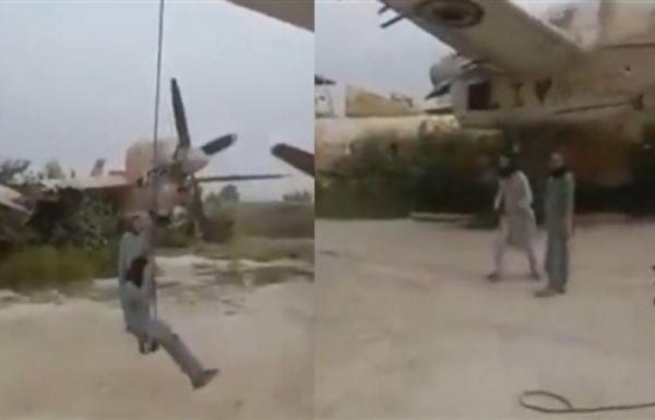 أرجوحة طالبان.. مقاتلو الحركة يحولون طائرة عسكرية لوسيلة ترفيه- فيديو