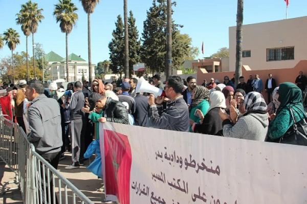 مواطنون يحتجون على العثماني أثناء تواجده بلقاء حزبي بسطات