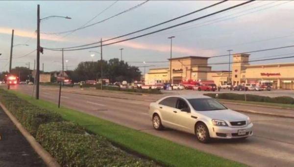 تكساس :  6 جرحى في اطلاق نار في مركز تجاري