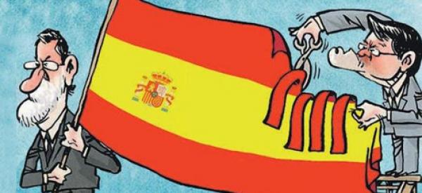 رسم كاريكاتير يبرز رئيس الحكومة ماريانو راخوي حاملا العلم الإسباني ووراءه بالمقص رئيس حكومة كاتالونيا يقص جزءا منه في رمز للانفصال