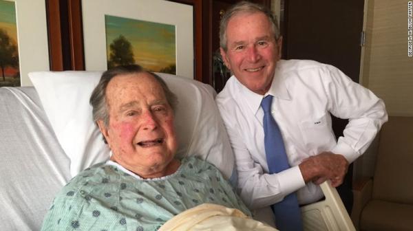 نقل الرئيس الأمريكي الأسبق جورج بوش الأب إلى المستشفى