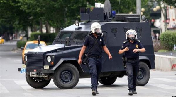 تركيا: مقتل ضابطين بهجوم على مركز للشرطة في أضنة