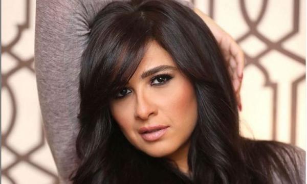 ضجة في مصر بعد اتهام الممثلة المعروفة "ياسمين عبد العزيز" بتعذيب خادمتها