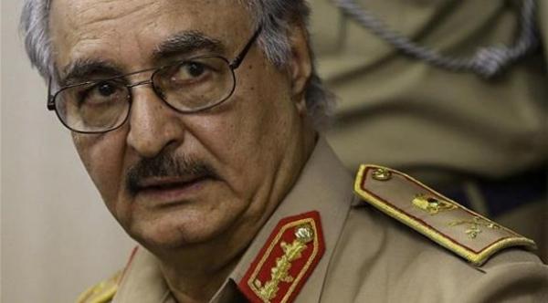 "حفتر" يعلق جميع مهامه العسكرية تمهيدا لترشحه للرئاسة الليبية