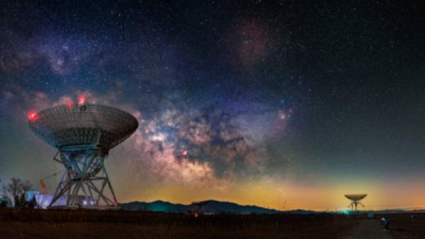 إشارة غامضة تصل الأرض من مجرة تبعد 9 مليارات سنة ضوئية.. من أرسلها؟