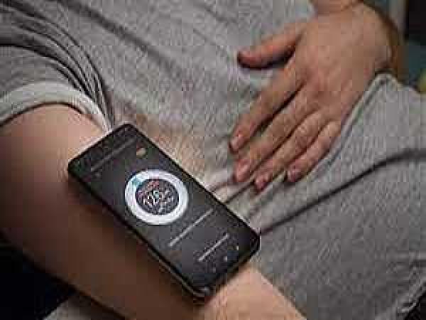 علماء يطورون تقنية لقياس ضغط الدم بواسطة هاتف ذكي
