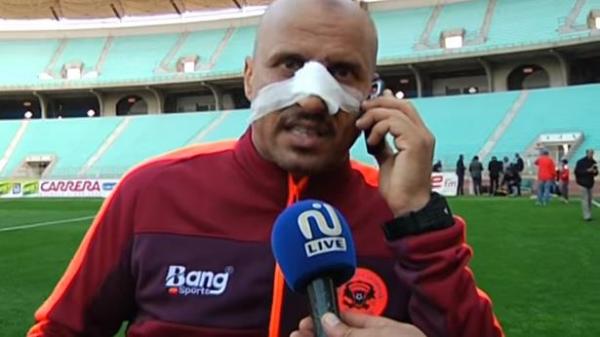 اعتداء شنيع على مدرب نهضة بركان في ملعب رادس بتونس (فيديو)