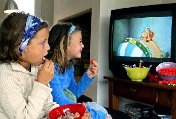 طبيب ألمانى يحذر من مشاهدة التلفاز للأطفال الأقل من ثلاثة أعوام