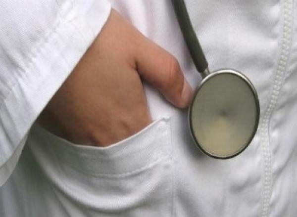 توقيف 8 أطباء يتغيبون عن العمل بمستشفياتهم للاشتغال في مصحات خاصة