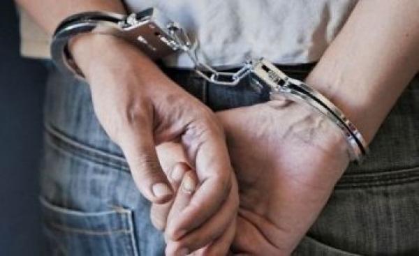 اعتقال شرطي مزيف يساوم ضحياته جنسيا