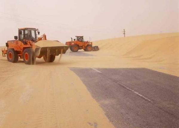 وزارة النقل تعلن انقطاع هذين الطريقين بسبب زحف الكثبان الرملية