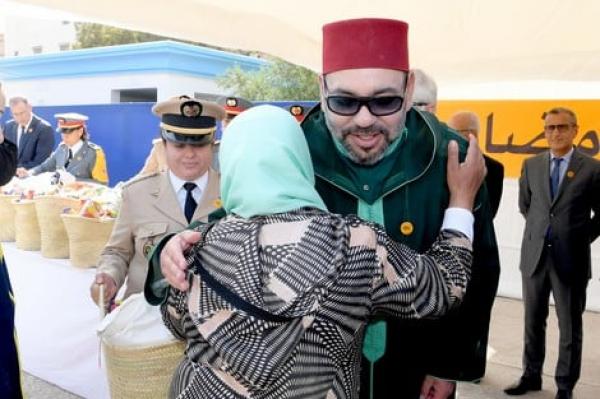 مباشرة بعد عودته إلى المغرب.. الملك "محمد السادس" يختار هذه المدينة لإعطاء انطلاقة توزيع "قفة رمضان"