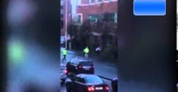 بالفيديو.. الشرطة تطارد رجلا عاريا بأيرلندا