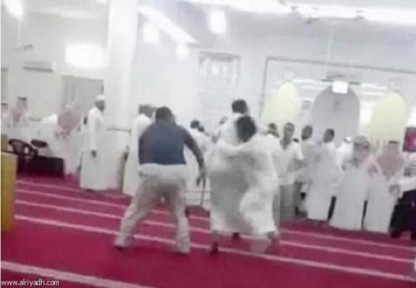 مغربي يزعم أنه "المهدي المنتظر" في أحد مساجد الحسيمة..فانتهى به الأمر في مستشفى المجانين!