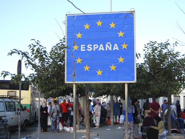 إسبانيا تفرض "الفيزا" على عمال سبتة