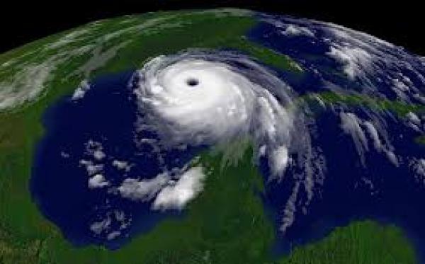 المركز الوطني لمراقبة الأعاصير يكشف آخر تطورات الإعصار "أوفيليا"
