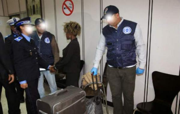 أمن مطار محمد الخامس يضبط كوكايين في حقائب سفر مسافرة إفريقية و هذه كانت وجهتها
