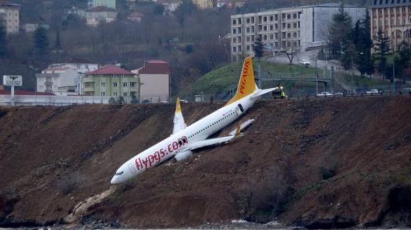 بالفيديو: طائرة تركية تنحرف عن مدرج مطار بشكل خطير وتتفادى السقوط في البحر
