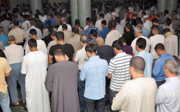 أئمة المساجد يستعدون لإقامة صلاة التراويح خلال شهر رمضان الأبرك