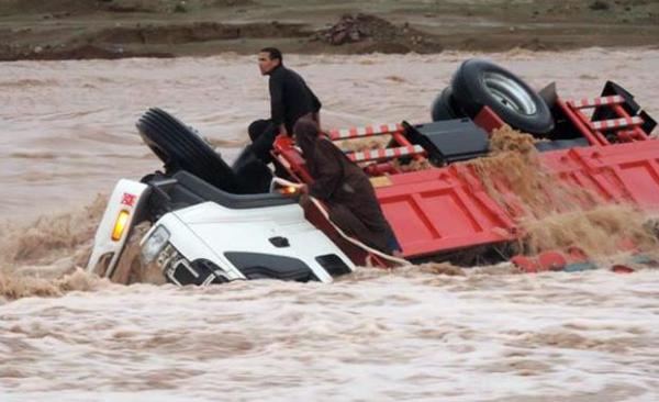 مصرع ثلاثة اشخاص وفقدان آخرين بسبب فيضان واد تامسورت قرب مدينة بويزكارن