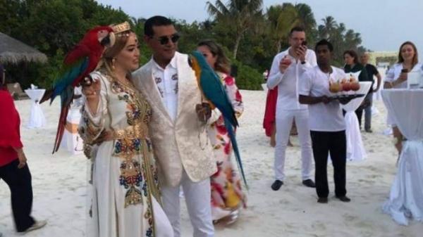 الكشف عن هوية العروسين اللذين أقاما حفل زفافهما على الطريقة المغربية بالمالديف