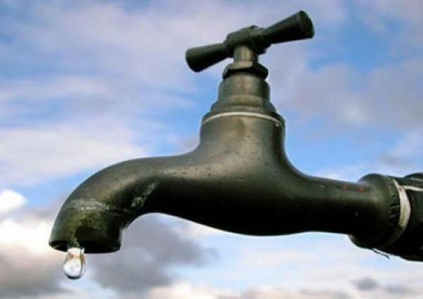 إنزكان: ساكنة حي الجرف تحتج ضد انقطاع الماء الصالح للشرب