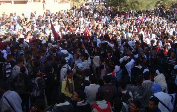 قلعة السراغنة : وفاة تلميذة مقيمة بدار الطالبة بعد تعرضها للتسمم يدفع التلاميذ للاحتجاج