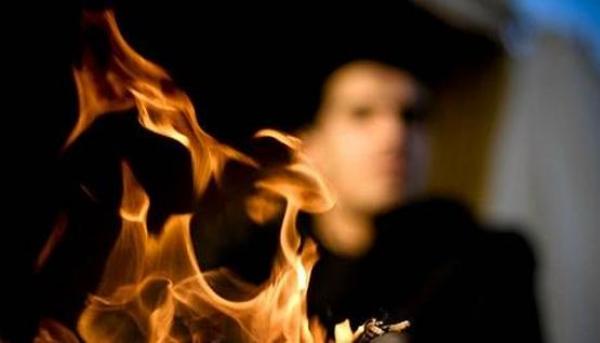 بائع متجول يضرم النار في جسده بالشارع العام في طنجة