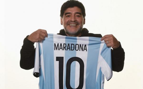 تكريم الراحل ديغو مارادونا في الدقيقة 10 من مباريات البطولة الايطالية