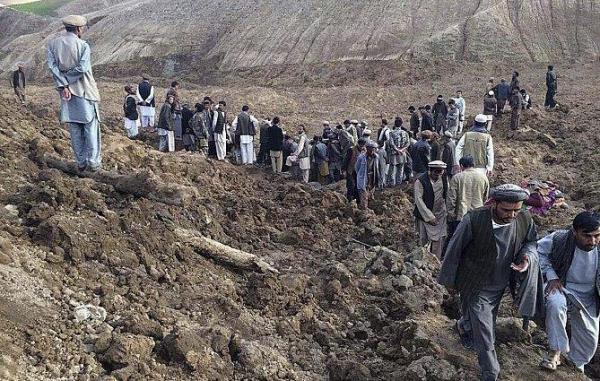 مقتل أكثر من 2100 أفغاني في انهيار أرضي ومخاوف من انهيارات جديدة