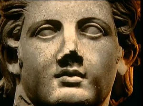 علماء الآثار يصلون لرفات دفين أضخم مقبرة تعود لحقبة الاسكندر المقدوني في شمال اليونان