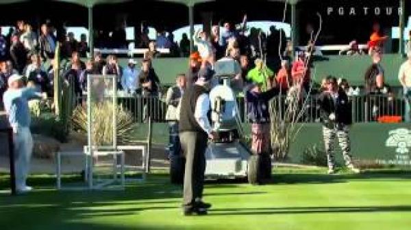 بالفيديو: روبوت يلعب الغولف بحرفية عالية