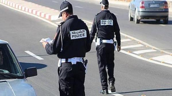 المدير العام للأمن الوطني يرقي شرطيا بعد تعرضه لاعتداء بليغ بوجدة