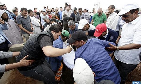 تشييع جثمان صحفي لاماب المقتول في موكب جنائزي مهيب