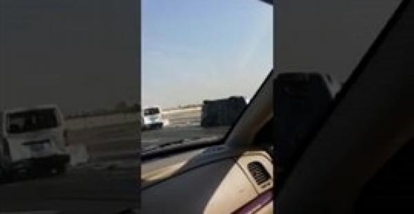 بالفيديو.. حادث مروع بسبب تهور سائقين
