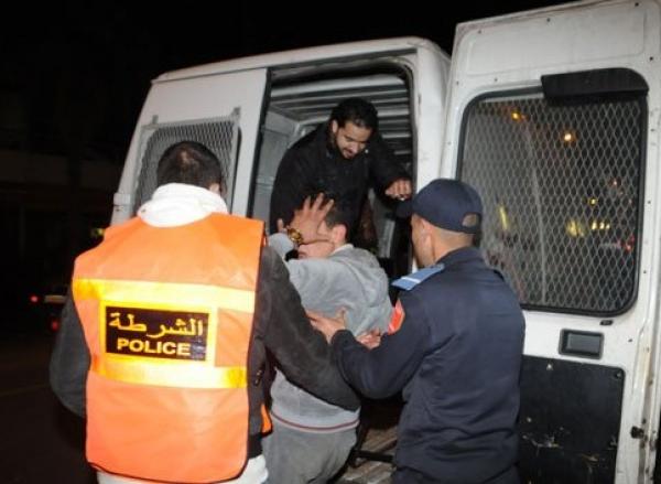 الدار البيضاء : شخص في حالة هستيرية يصيب حارس أمن خاص و يتسبب في خسائر لوكالة بنكية
