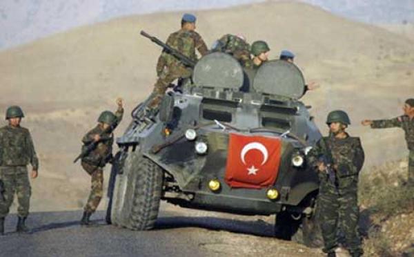مصرع جندي تركي متأثرا بجراحه جراء تفجير عبوة ناسفة شرق البلاد