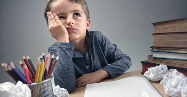 10 أسباب تجعل طفلك لا يهتم بالدراسة ، تعرفي عليها