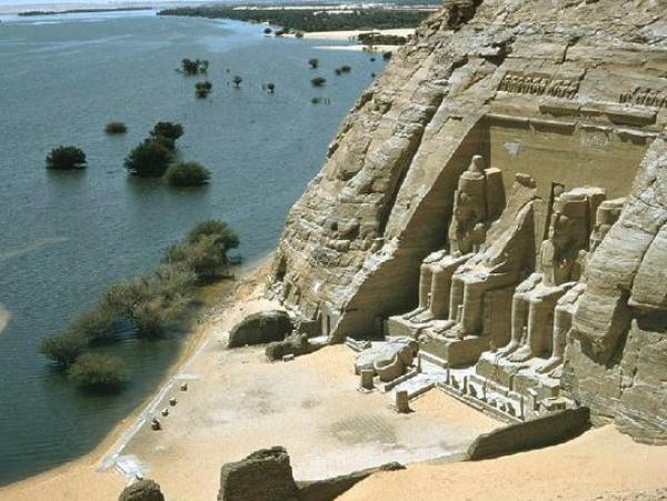شلل السياحة في عهد الاخوان يحرك الشارع المصري