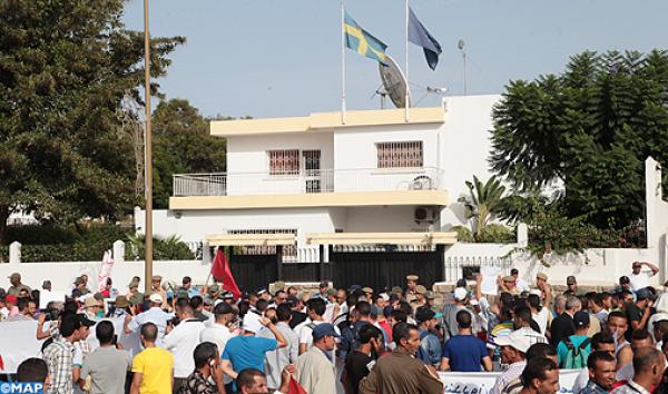 عشرات الآلاف من المواطنين يشاركون في وقفة احتجاجية أمام سفارة السويد بالرباط تنديدا بموقفها العدائي ضد المغرب