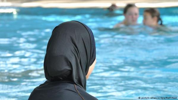 تعويض امرأة مسلمة بـ500 يورو بسبب البوركيني